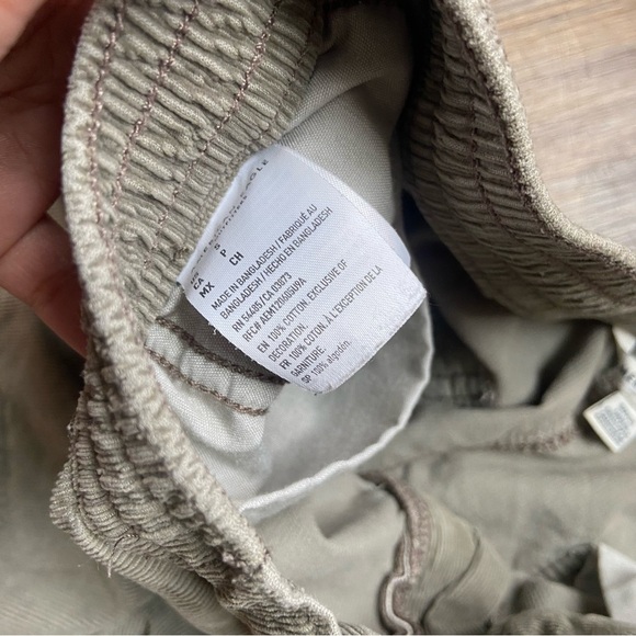 American Eagle Outfitters Faded Green Women's Cargo Shorts - Picture 6 of 13